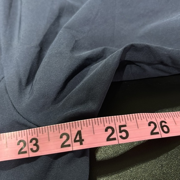 ALETEO WANG UPF 50+ moisture wicking,zip up,hip zip pockets,stretch,soft, light - Picture 7 of 12